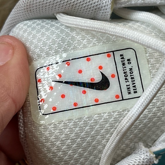 Nike - Picture 3 of 9